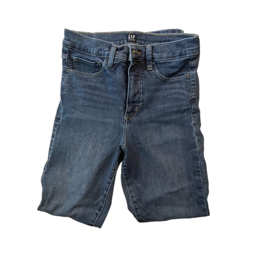 Gap jeans size 6, stretchy high waisted‎ skinny jeans. Excellent used condition.